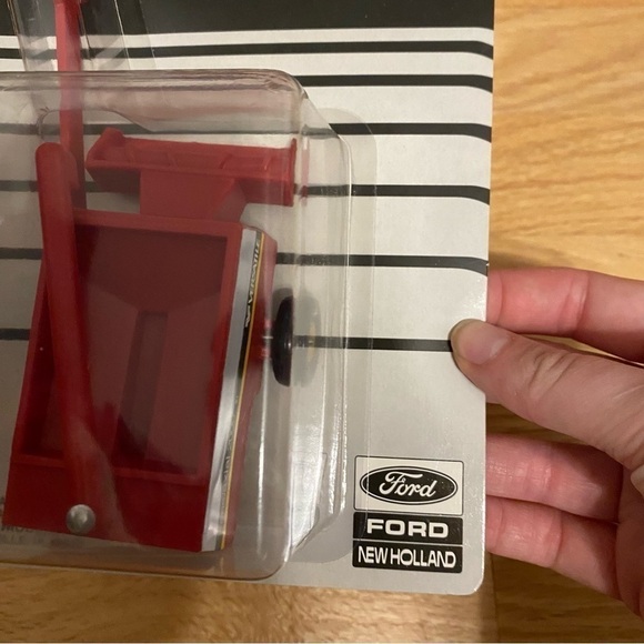 Vintage Ford New Holland Versatile 1/64 Farm Toy NEW Trans Axial 2000 - Picture 5 of 7